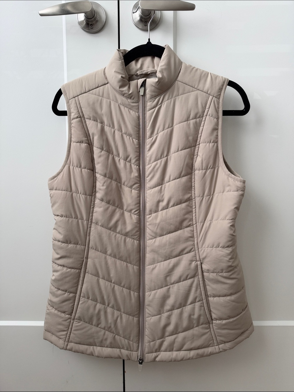 PGA TOUR Sleeveless Chevron Quilted Vest in Beige - Lightweight Layering